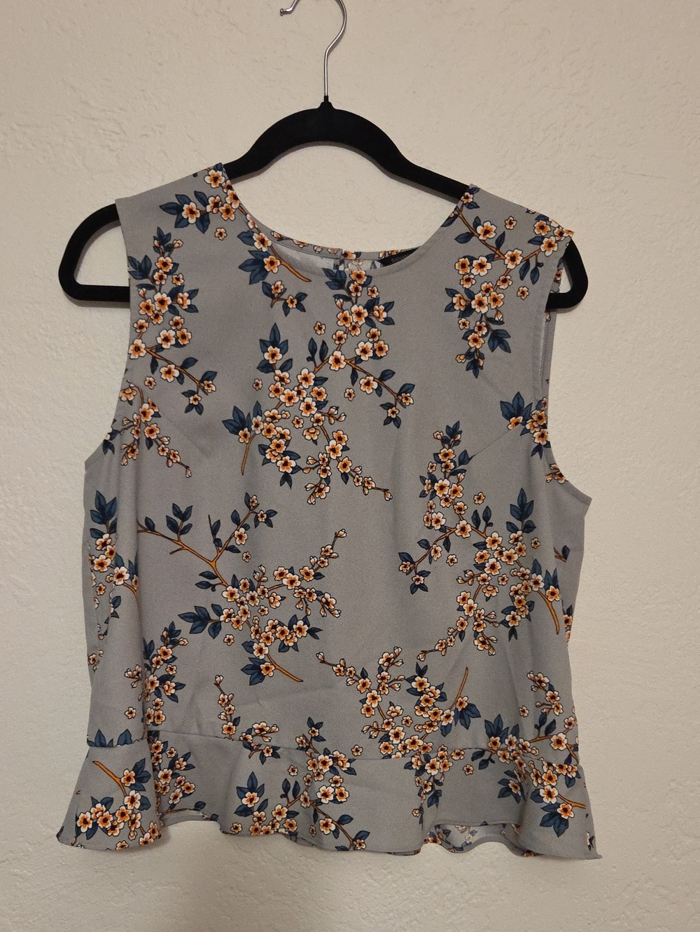 Banana Republic Gray Sleeveless Floral Peplum Top
